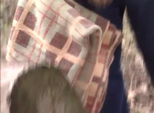 Две пары ебутся в лесу и продолжают дома